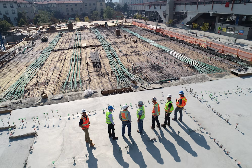 Bauleiter auf der Baustelle
